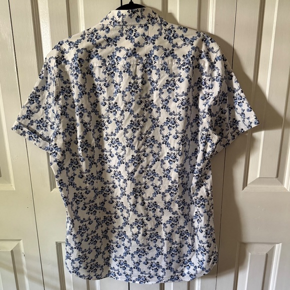 Robert Graham "Modern Americana" tailored fit Short sleeve blue flower button up - Picture 3 of 3
